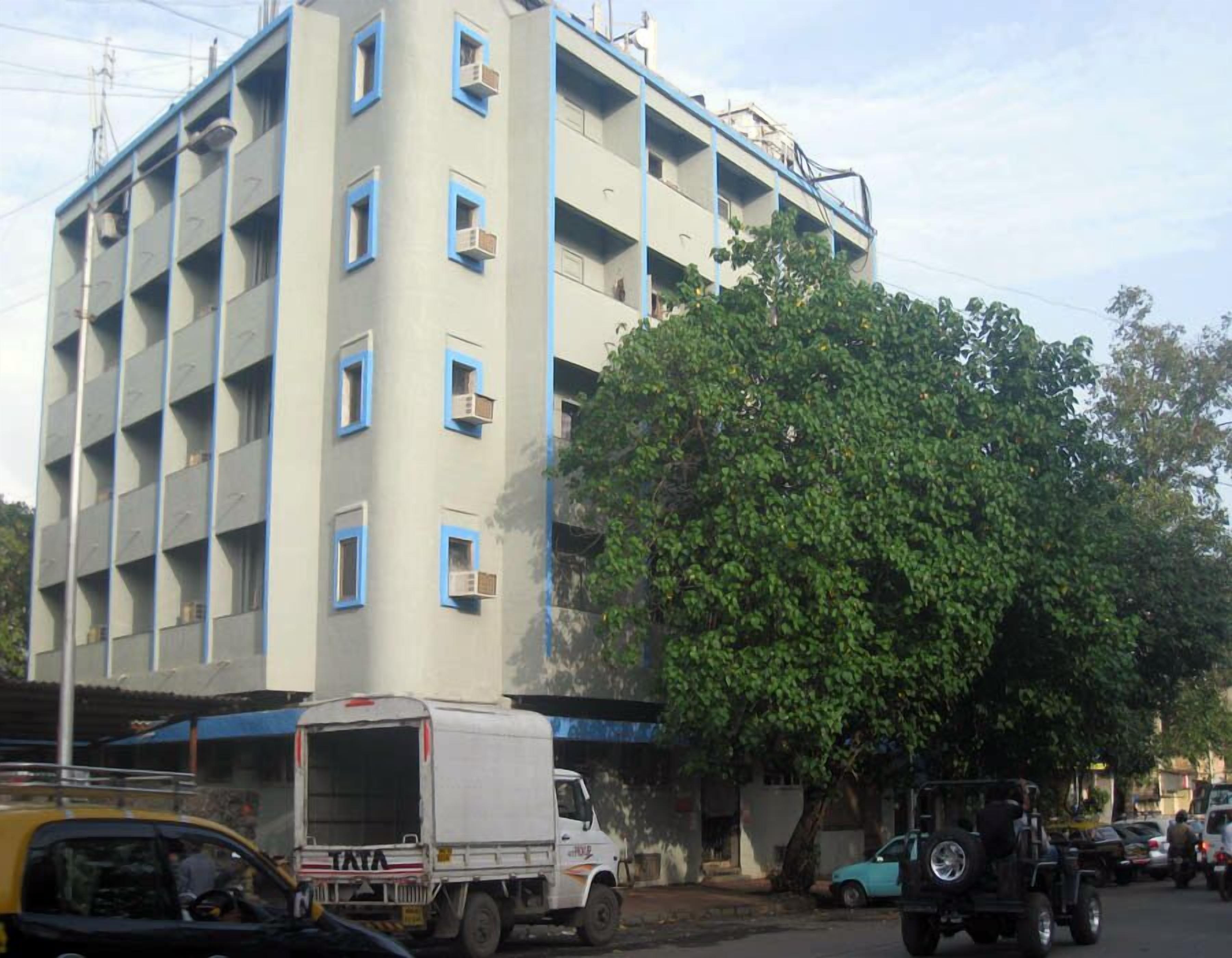 Pals Hotel — Photos 1